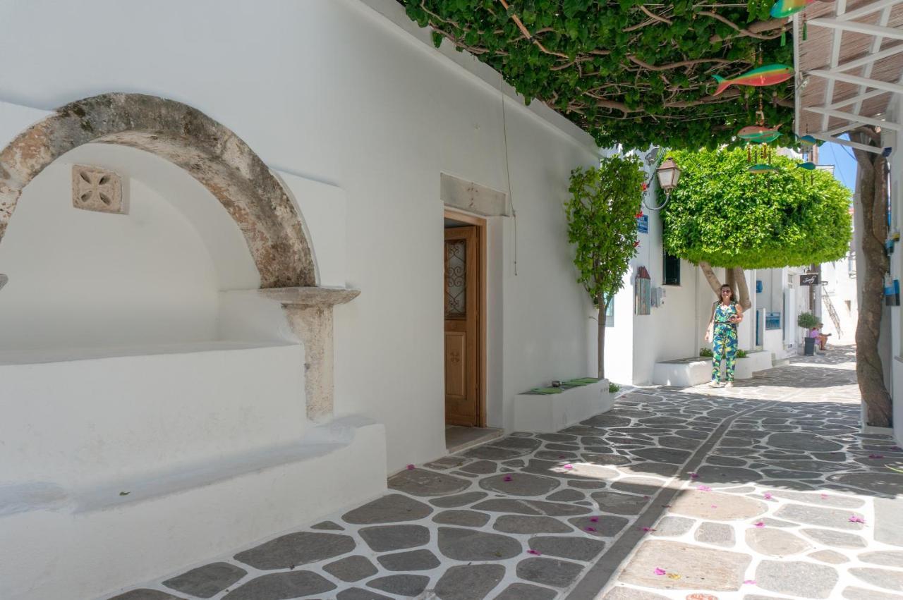 Pelican Paros Bagian luar foto