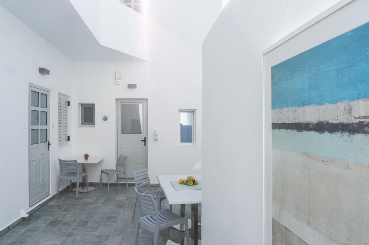 Pelican Paros Bagian luar foto